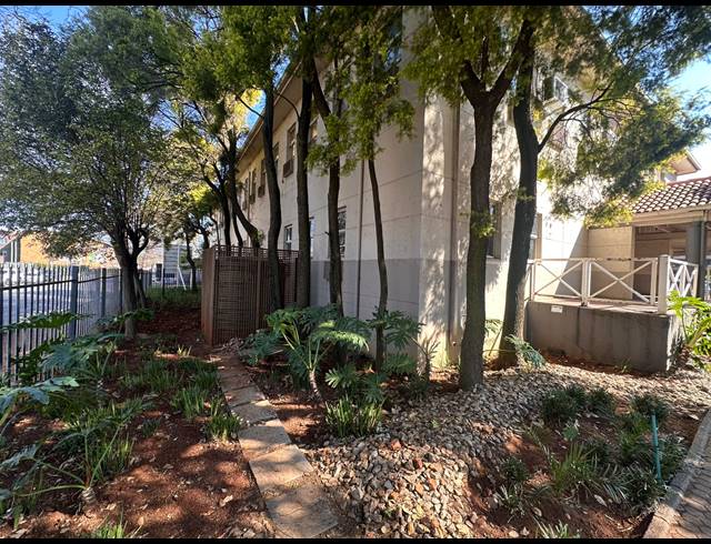 5,000M² BUSINESS CENTRE FOR SALE IN KEMPTON PARK CENTRAL